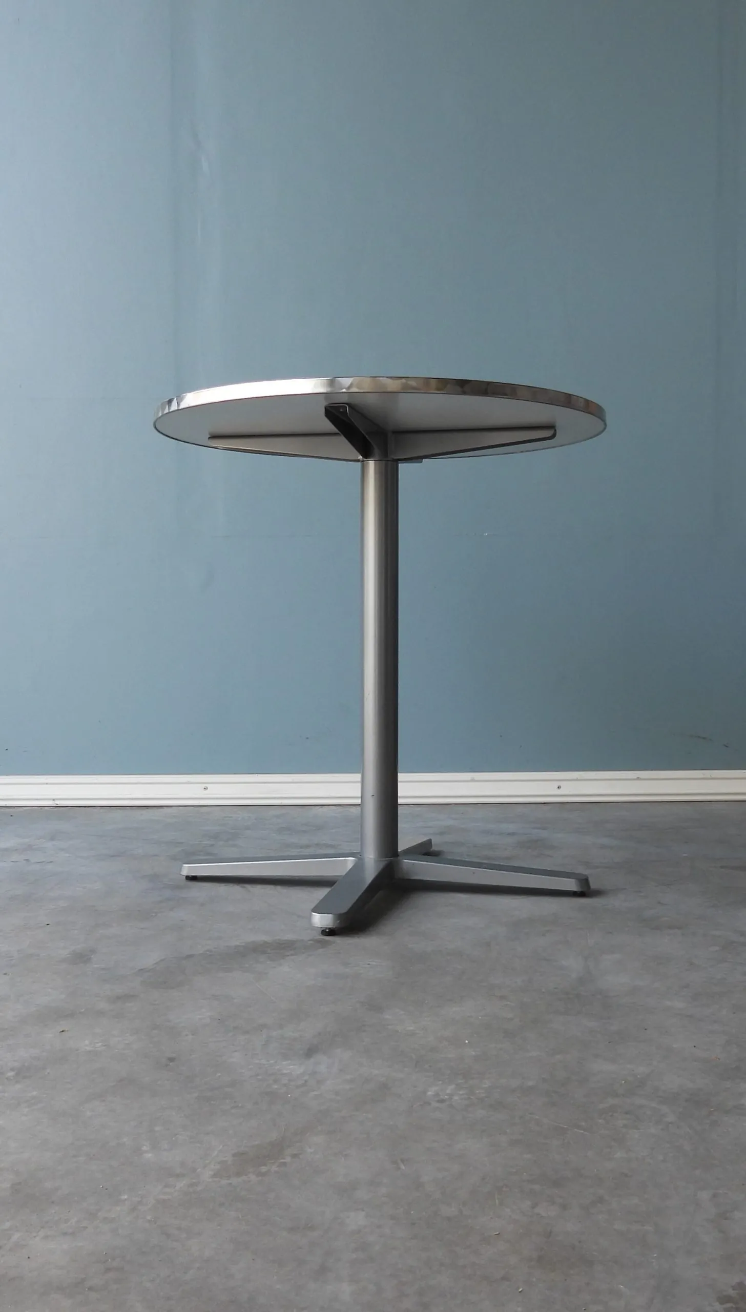 Runt Köksbord Aluminium 70Cm