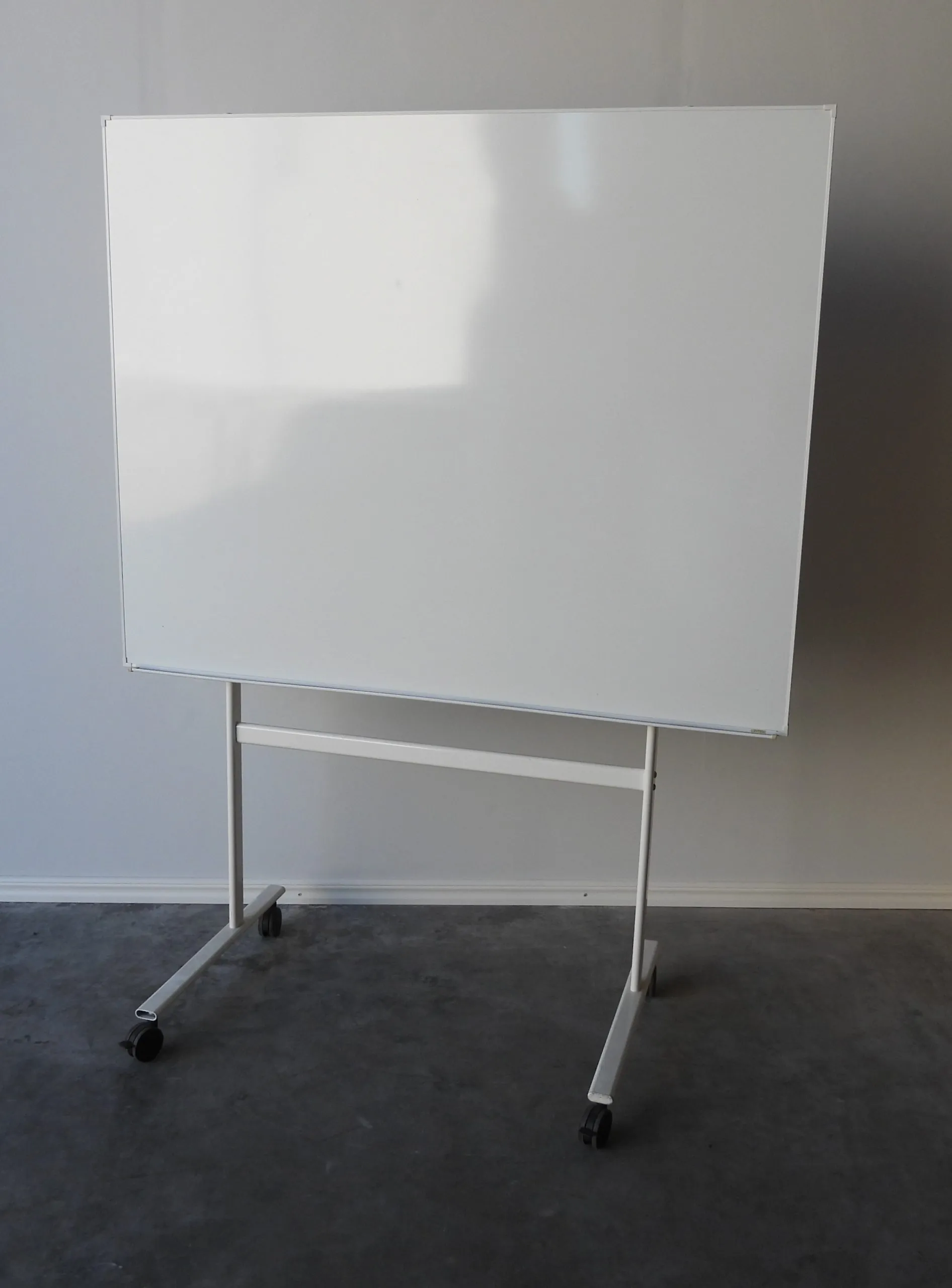 Whiteboard Lintex Hjul Ensidig 150x195Cm
