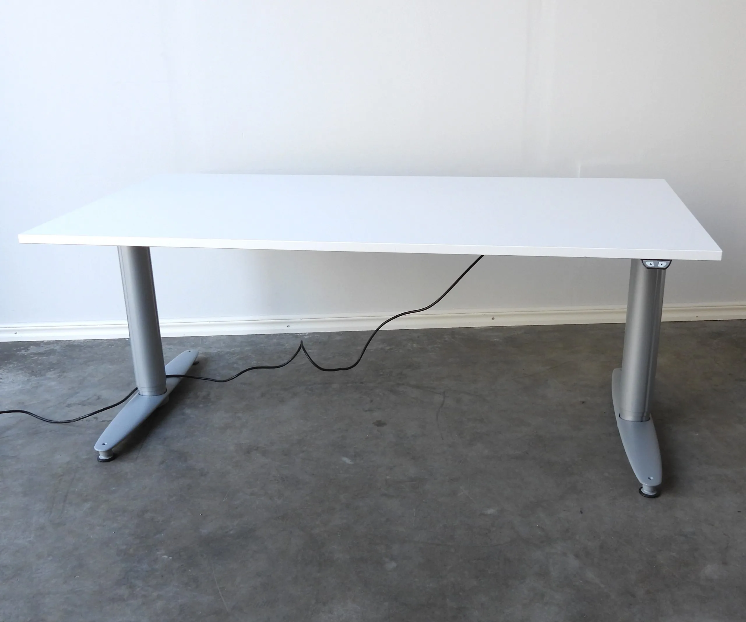 Skrivbord Höj- O Sänk Kinnarps T-Serien 160x80 Vitt