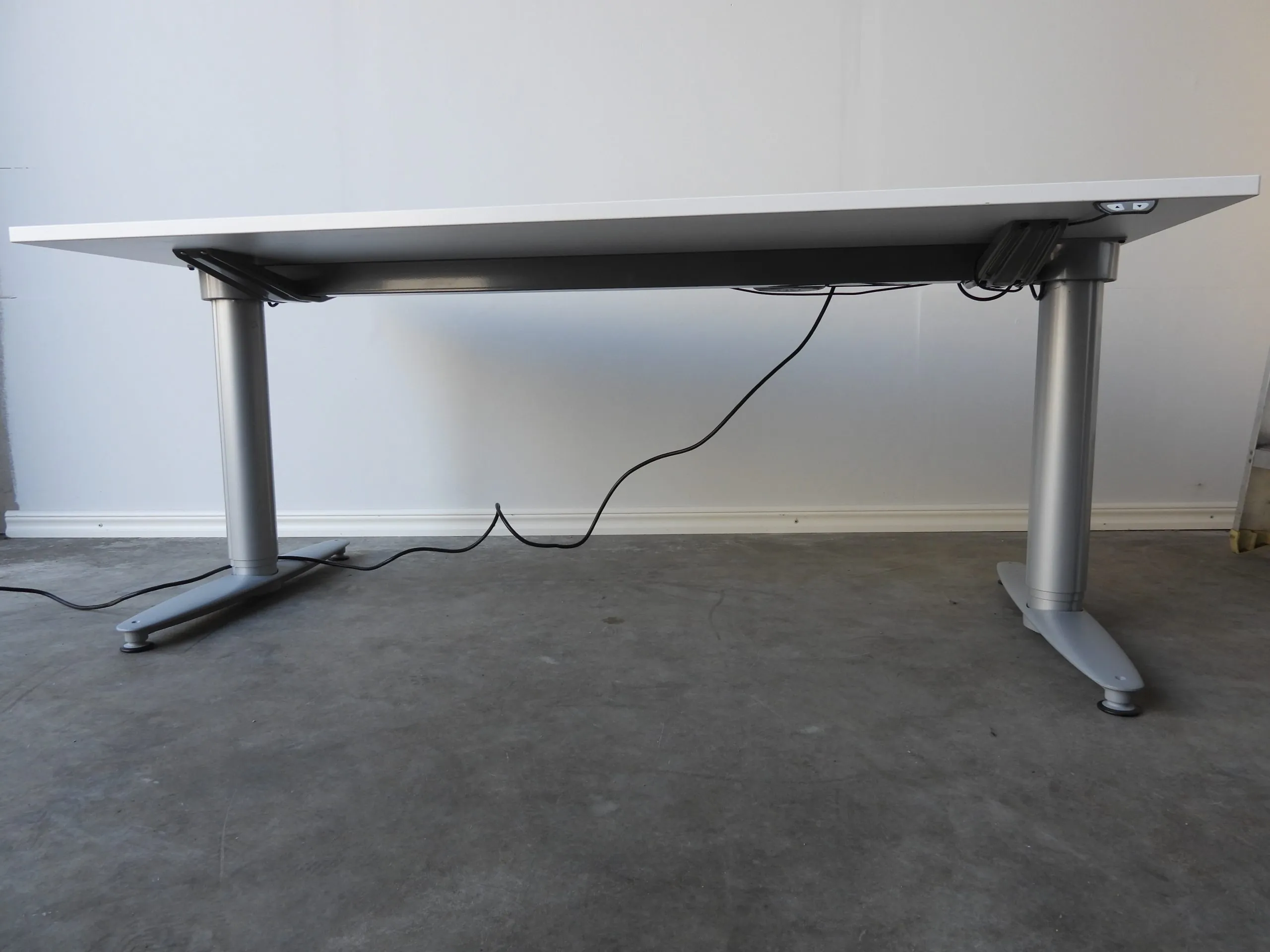 Skrivbord Höj- O Sänk Kinnarps T-Serien 160x80 Vitt