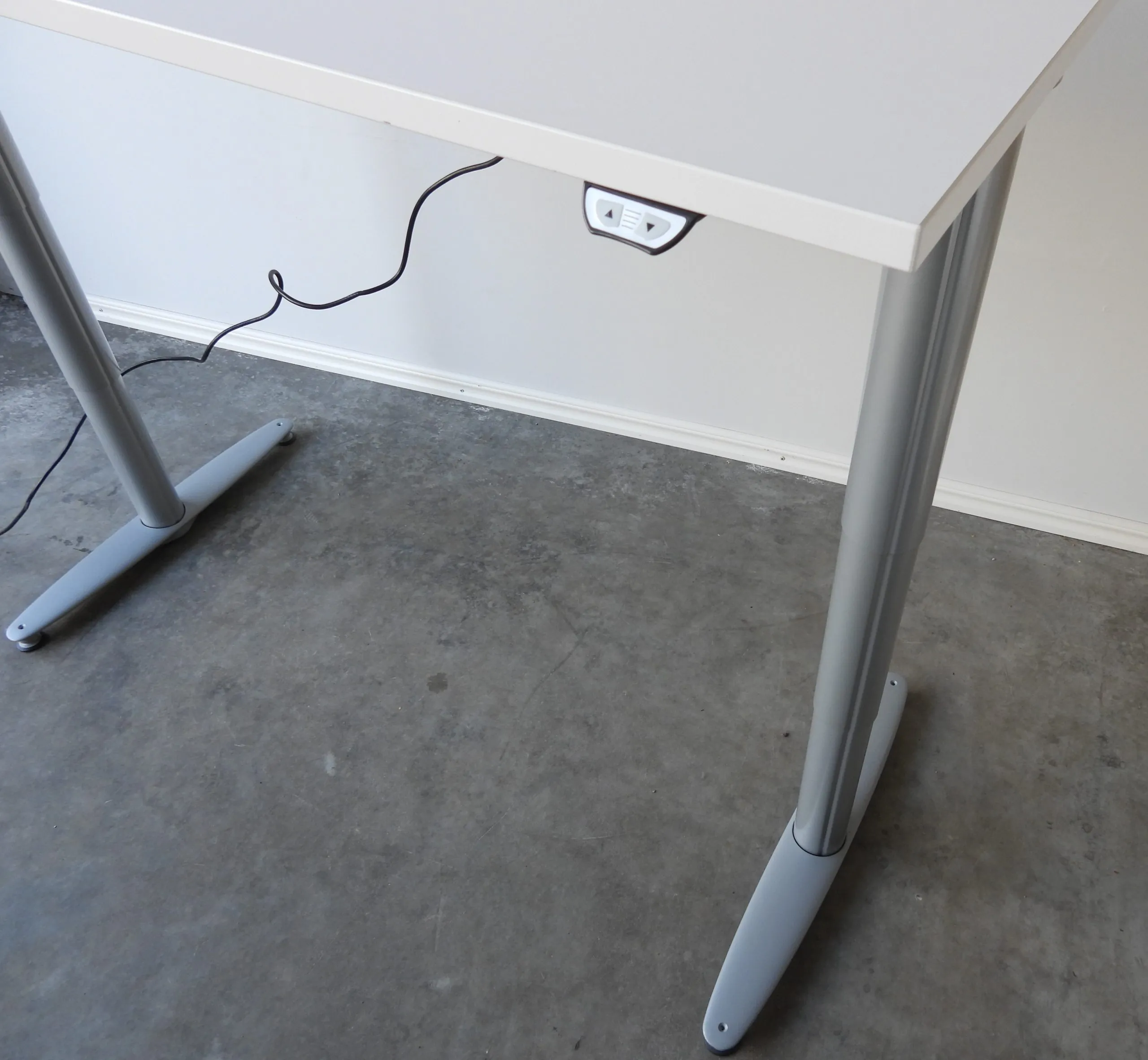 Skrivbord Höj- O Sänk Kinnarps T-Serien 160x80 Vitt