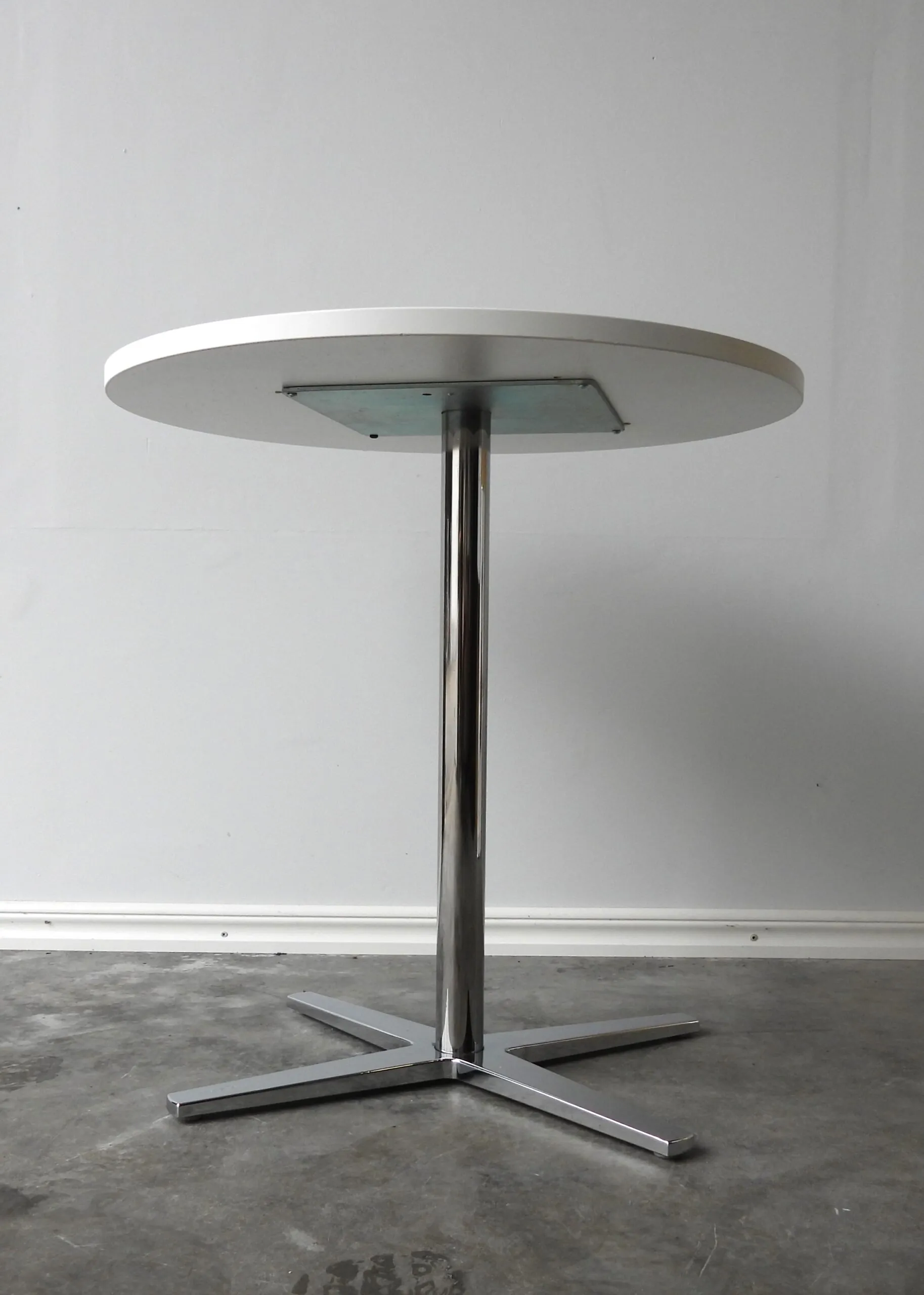 Runt Bord Materia Centrum 70Cm Vitt/Krom