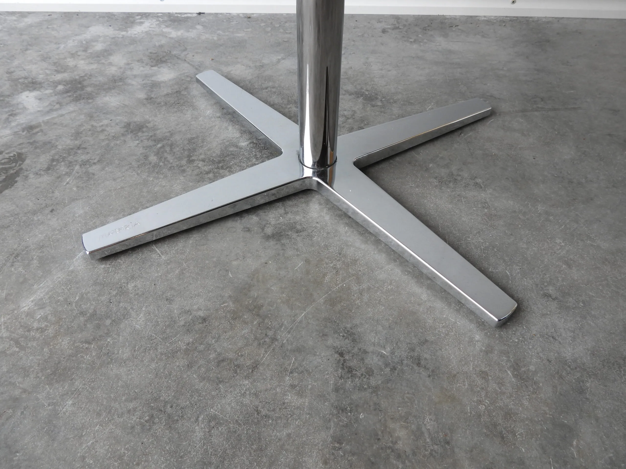 Runt Bord Materia Centrum 70Cm Vitt/Krom