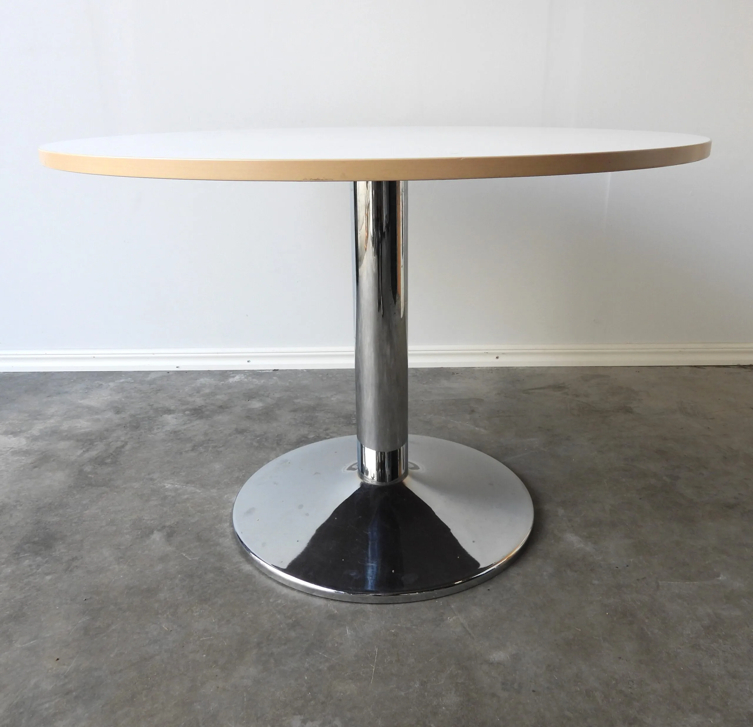 Runt Bord Kinnarps Vitt/Krom 110Cm