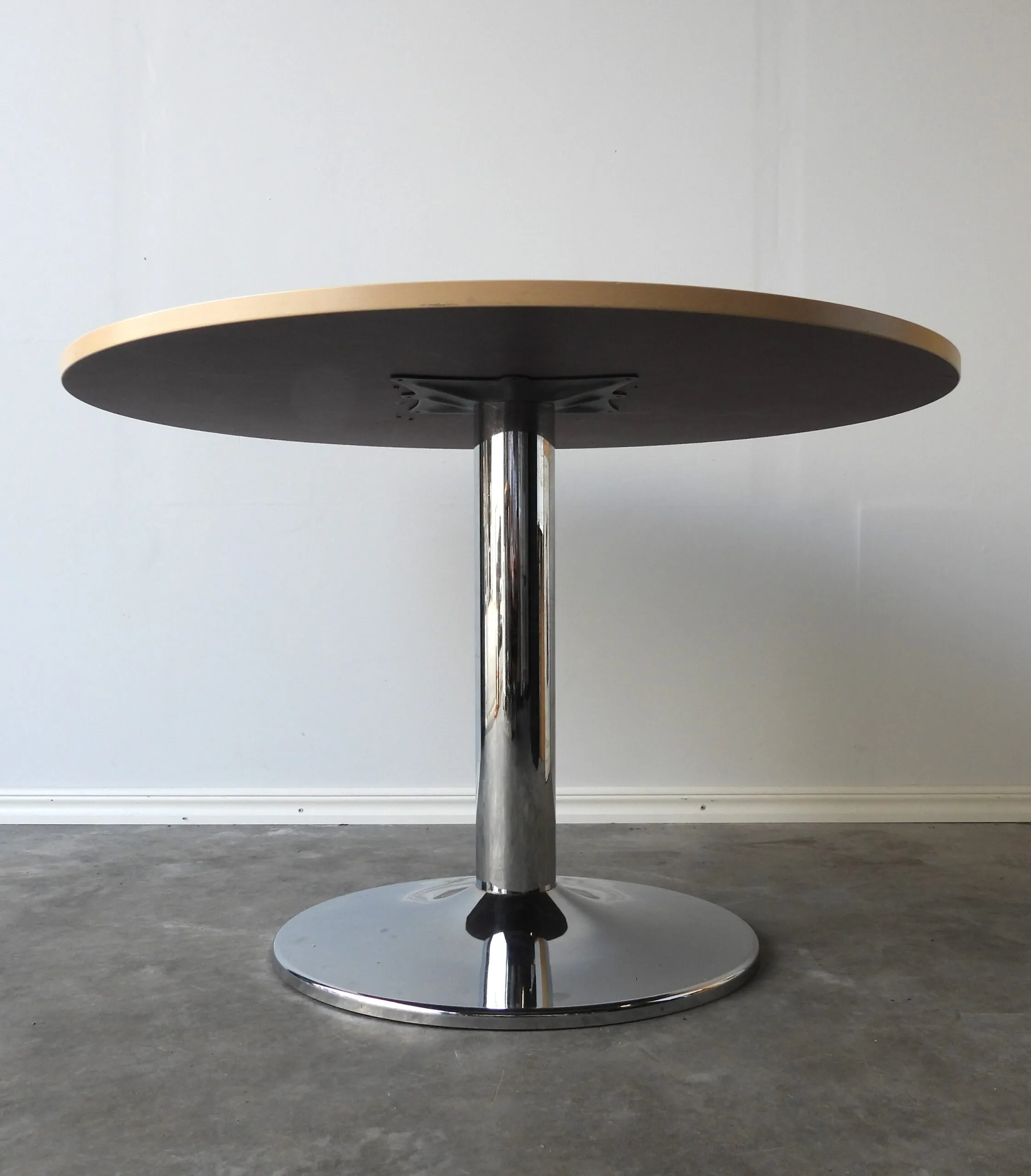 Runt Bord Kinnarps Vitt/Krom 110Cm
