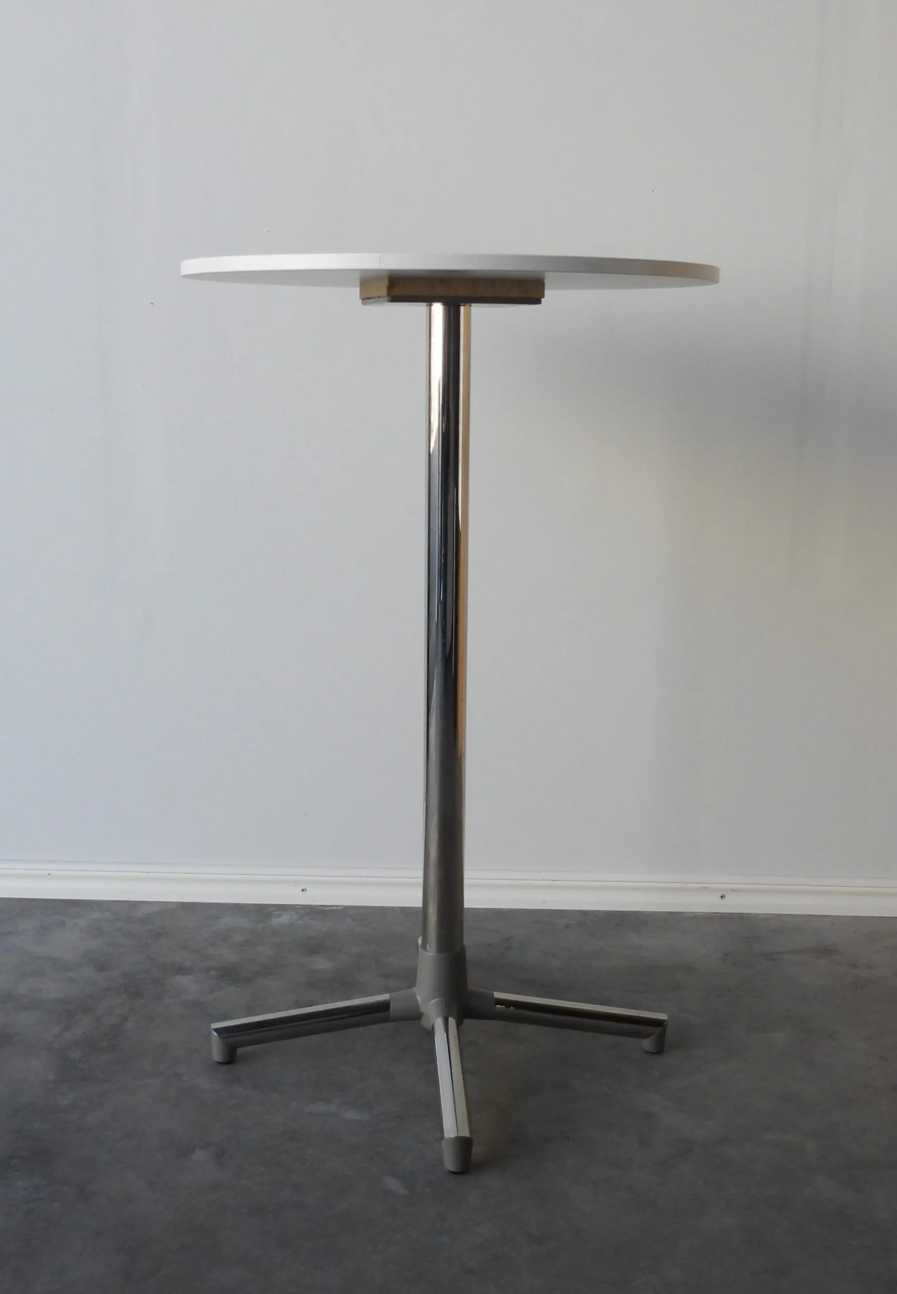 Barbord Fora Form Next 70 Cm Vitt/Krom