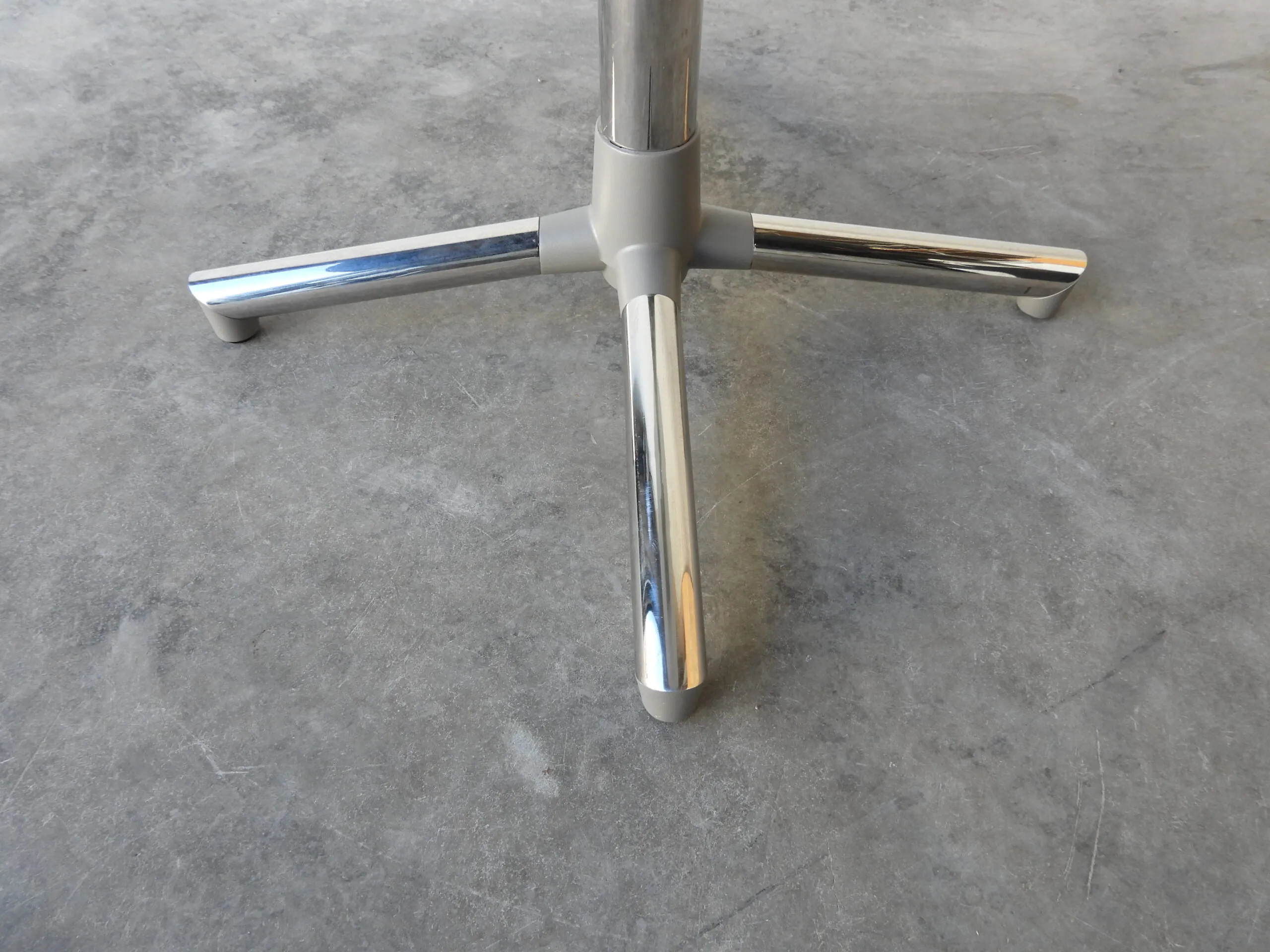 Barbord Fora Form Next 70 Cm Vitt/Krom