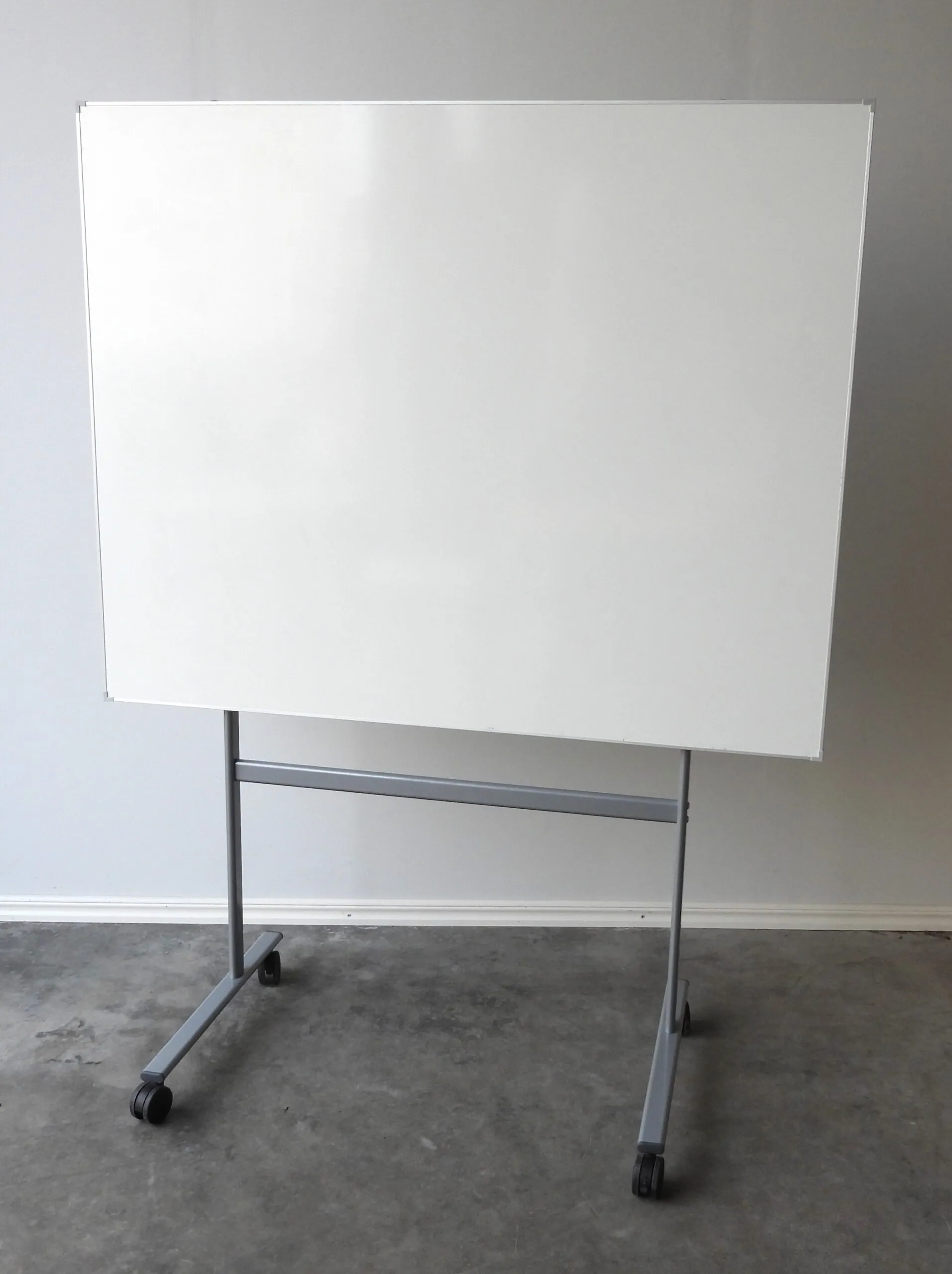 Whiteboard Hjul Lintex Ensidig 150x195Cm Grå