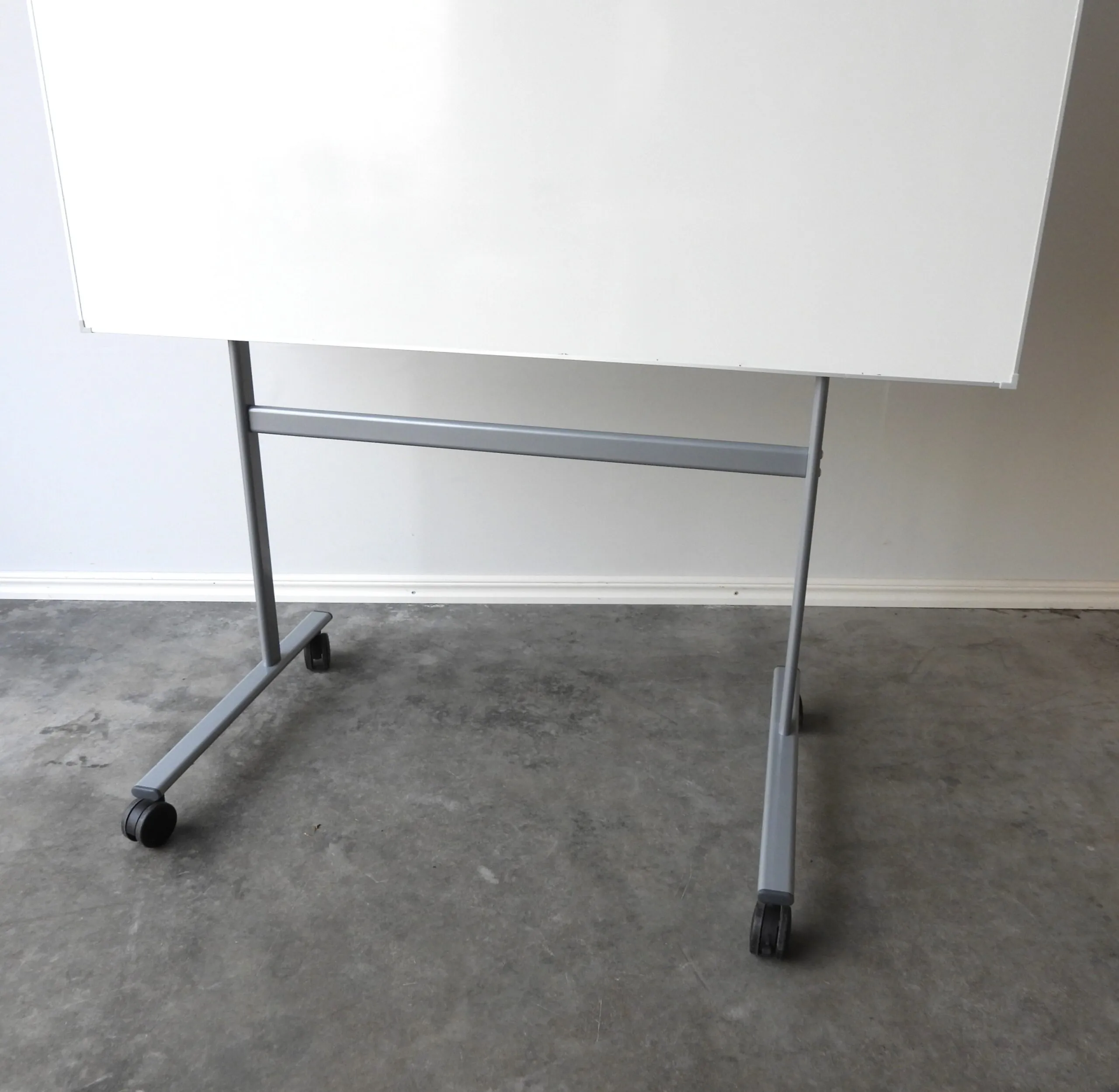 Whiteboard Hjul Lintex Ensidig 150x195Cm Grå