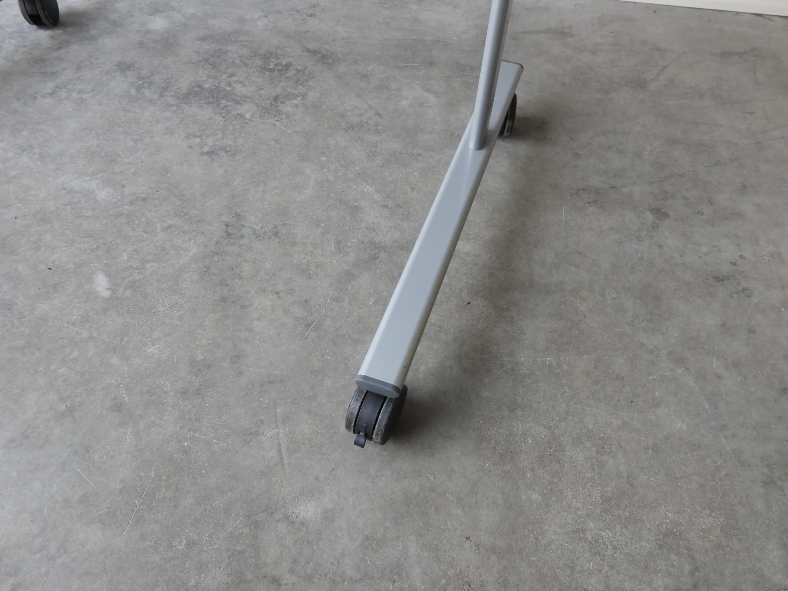 Whiteboard Hjul Lintex Ensidig 150x195Cm Grå