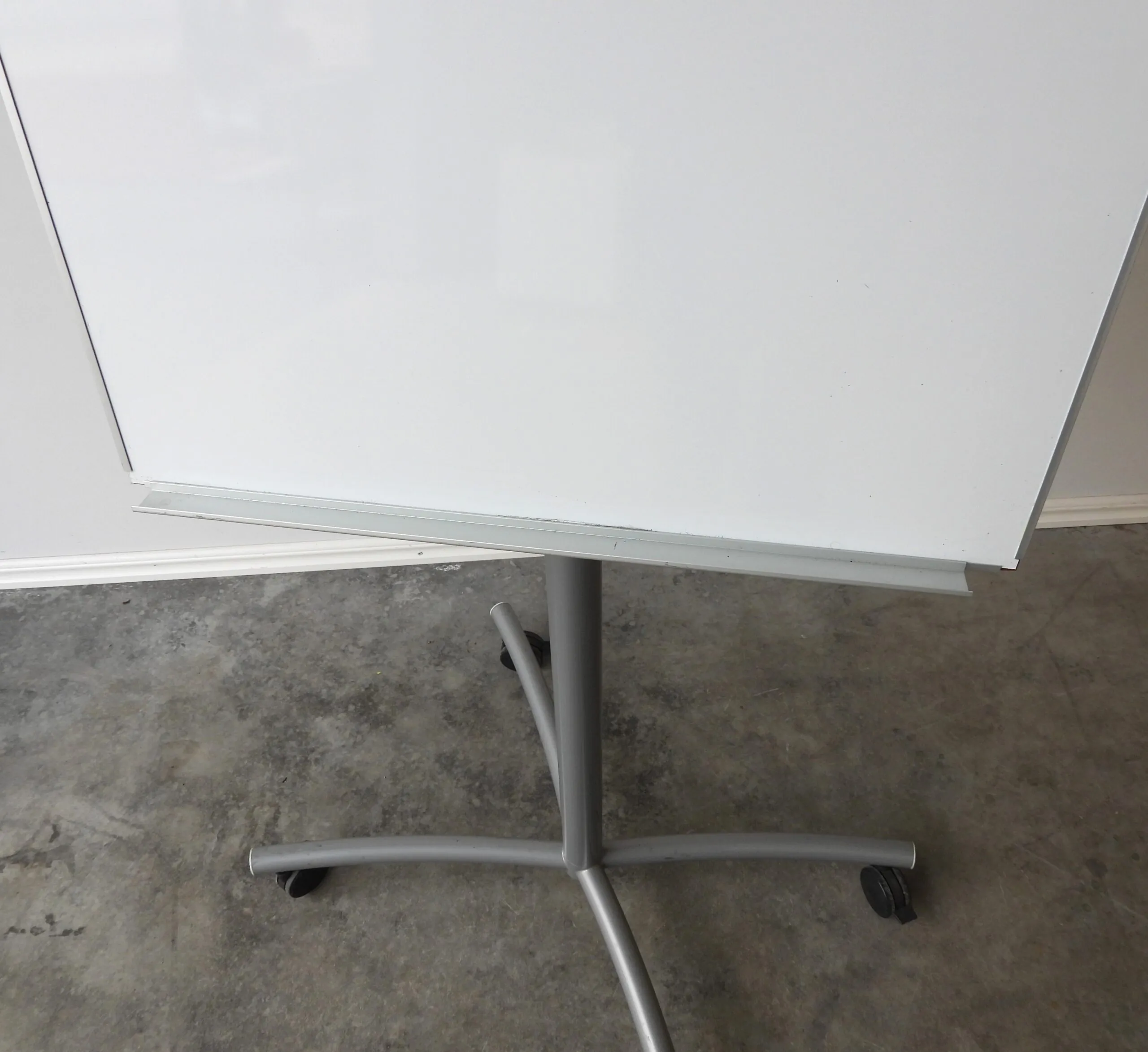 Whiteboard Med Blädderblock 190x70Cm