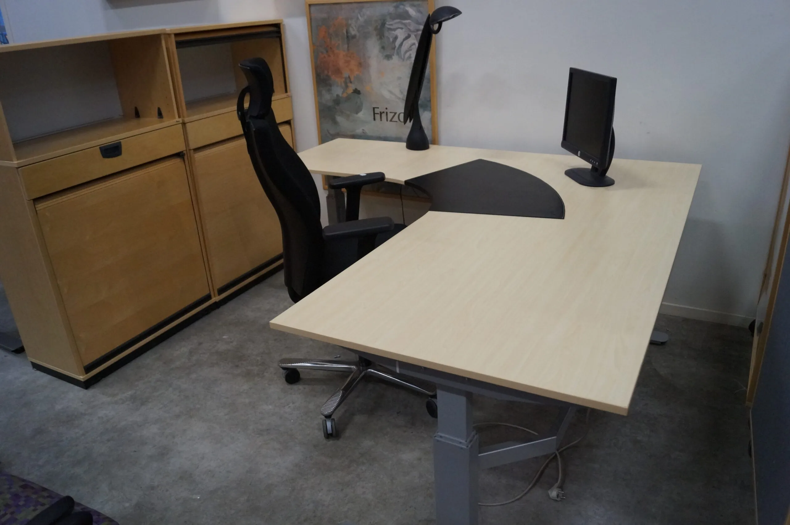 3-Pelare Höj- o Sänkbart Skrivbord