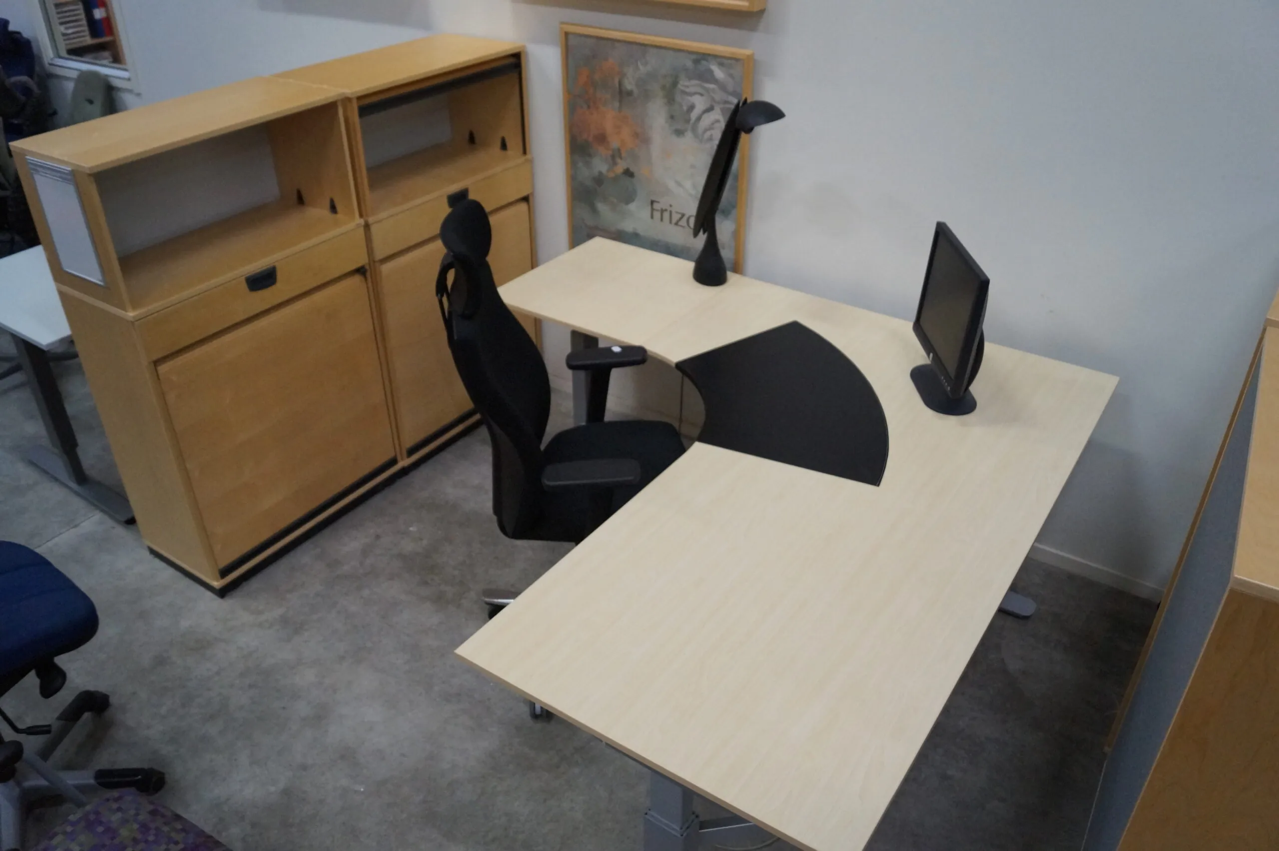 3-Pelare Höj- o Sänkbart Skrivbord